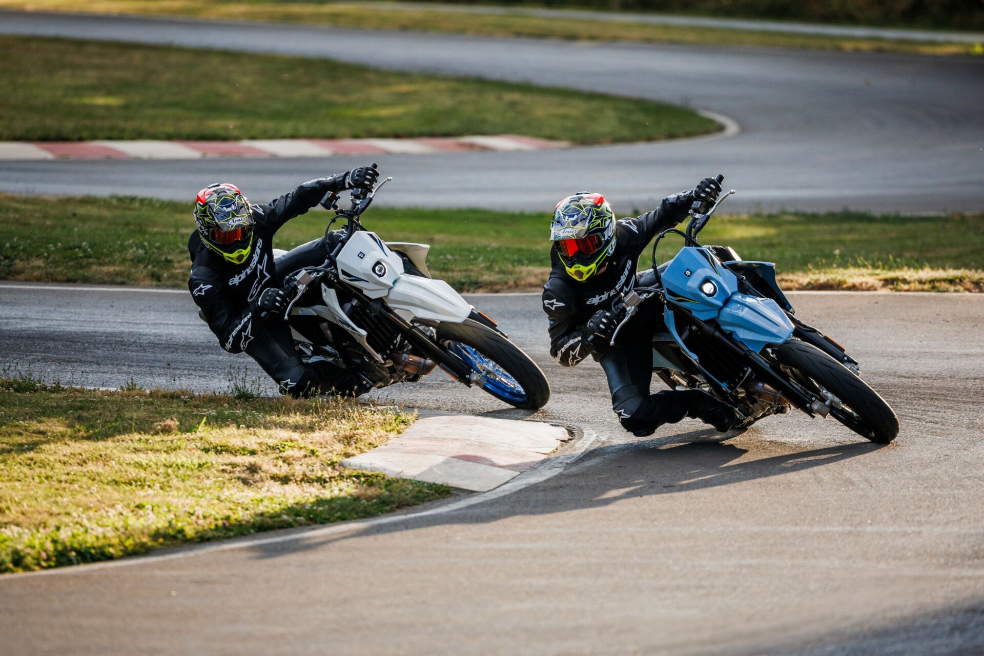 DR Z400SMRLM5 Action 74